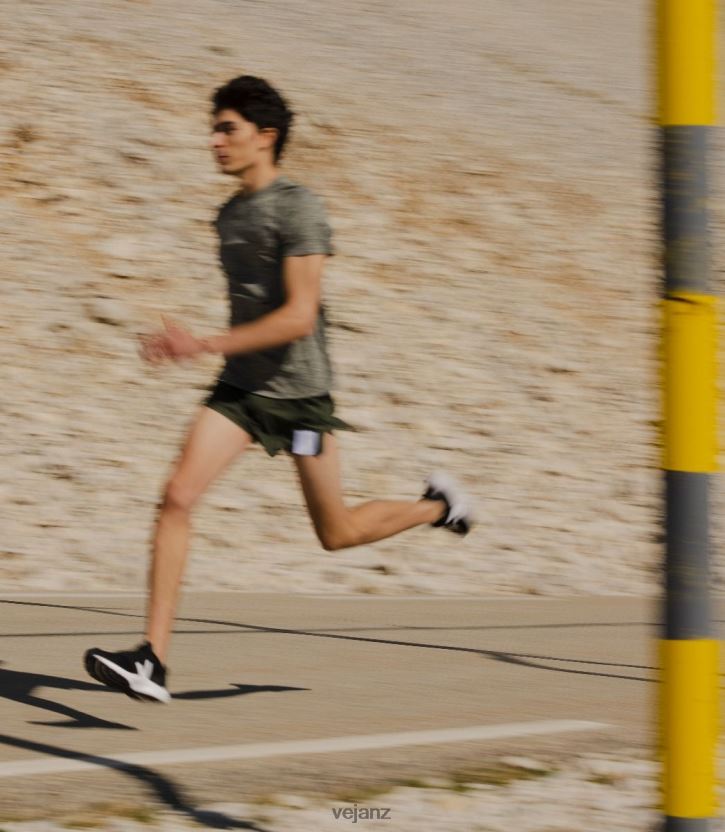 MARLIN V-KNIT BLACK WHITE Men Veja D42FZB204 Shoes